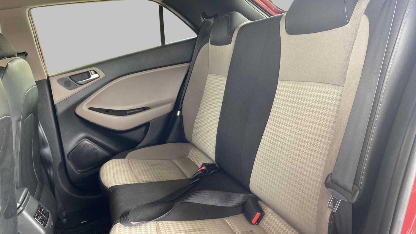 2019 Hyundai Elite i20 SPORTZ PLUS 1.2, Petrol, Manual, 40,536 km, Right Side Rear Door Cabin