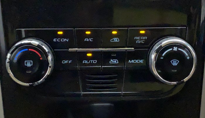 2018 Mahindra XUV500 W7, Diesel, Manual, 57,411 km, Automatic Climate Control