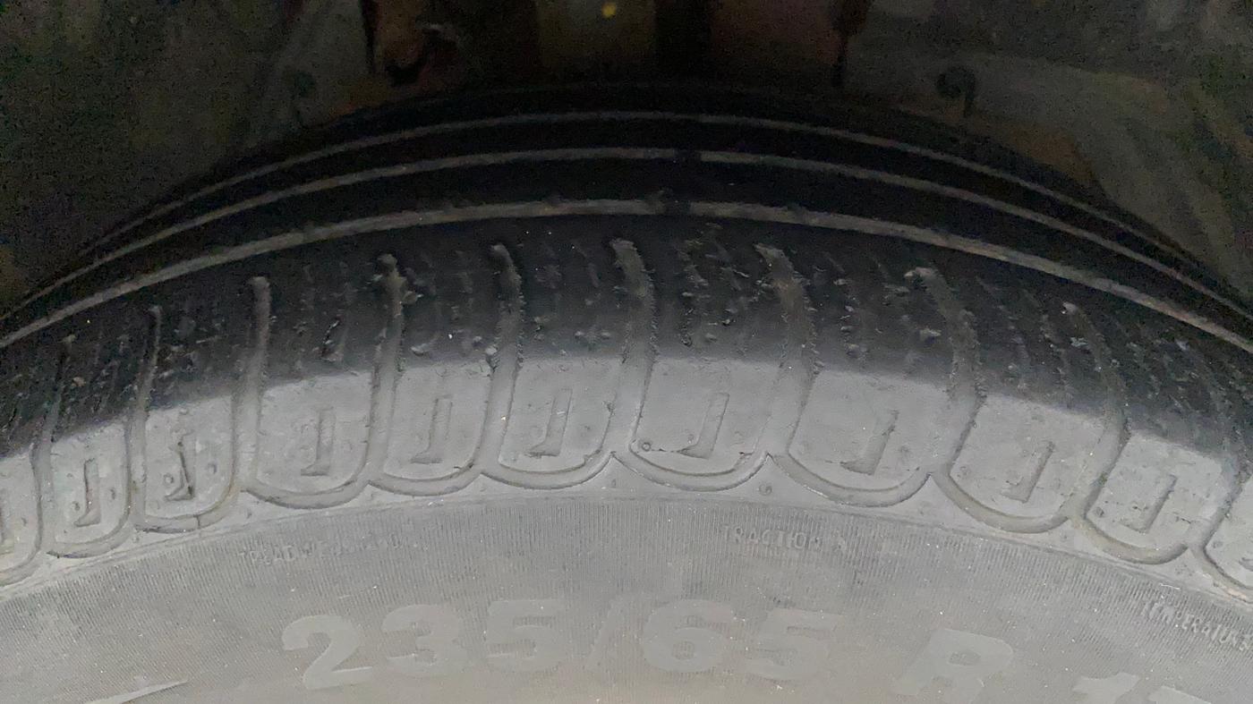 2018 Mahindra XUV500 W7, Diesel, Manual, 57,411 km, Right Front Tyre Tread