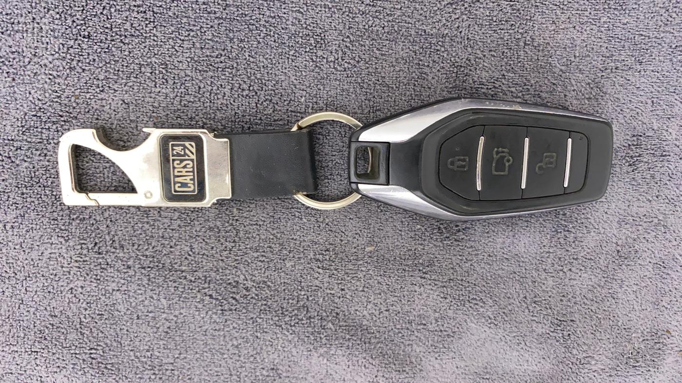 2018 Mahindra XUV500 W7, Diesel, Manual, 57,411 km, Key Close Up