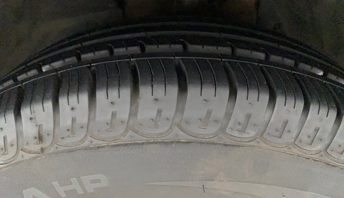 2018 Mahindra XUV500 W7, Diesel, Manual, 57,411 km, Left Front Tyre Tread