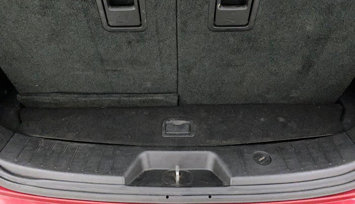 2018 Mahindra XUV500 W7, Diesel, Manual, 57,411 km, Boot Inside