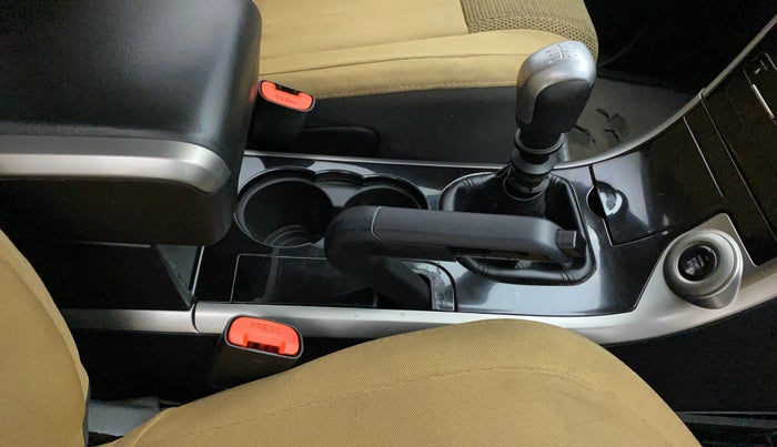 2018 Mahindra XUV500 W7, Diesel, Manual, 57,411 km, Gear Lever