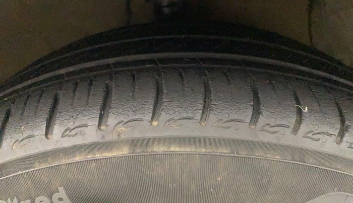 2016 Hyundai Xcent S AT 1.2, Petrol, Automatic, 46,555 km, Right Front Tyre Tread