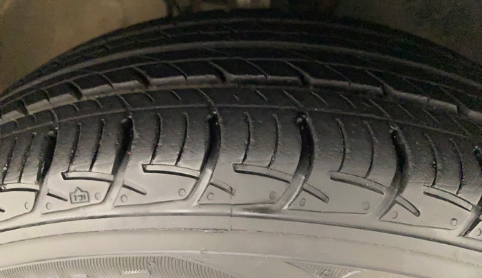 2018 Volkswagen Ameo TRENDLINE 1.0L, Petrol, Manual, 24,385 km, Right Front Tyre Tread