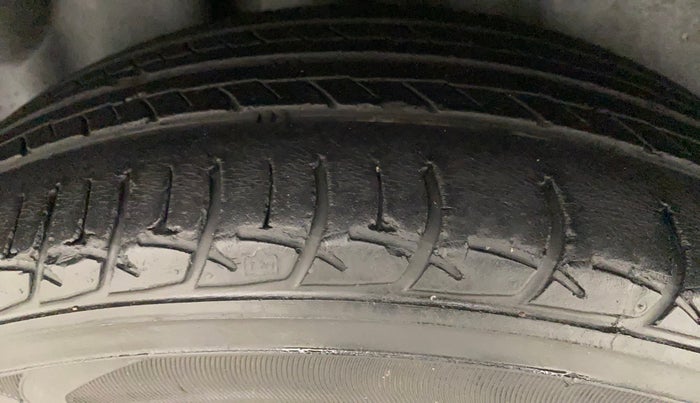 2018 Volkswagen Ameo TRENDLINE 1.0L, Petrol, Manual, 24,385 km, Right Rear Tyre Tread