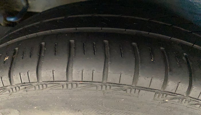 2016 Maruti Celerio ZXI AMT, Petrol, Automatic, 90,504 km, Right Rear Tyre Tread