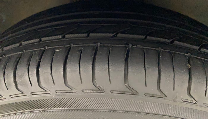 2016 Maruti Celerio ZXI AMT, Petrol, Automatic, 90,504 km, Right Front Tyre Tread