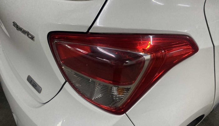 2016 Hyundai Grand i10 SPORTZ 1.2 KAPPA VTVT, Petrol, Manual, 42,199 km, Right tail light - Minor scratches