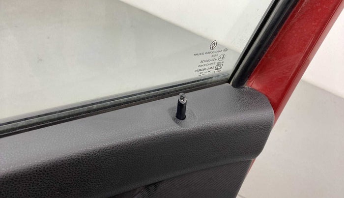 2019 Renault Kwid RXT 1.0 (O), Petrol, Manual, 26,039 km, Lock system - Door lock knob has minor damage