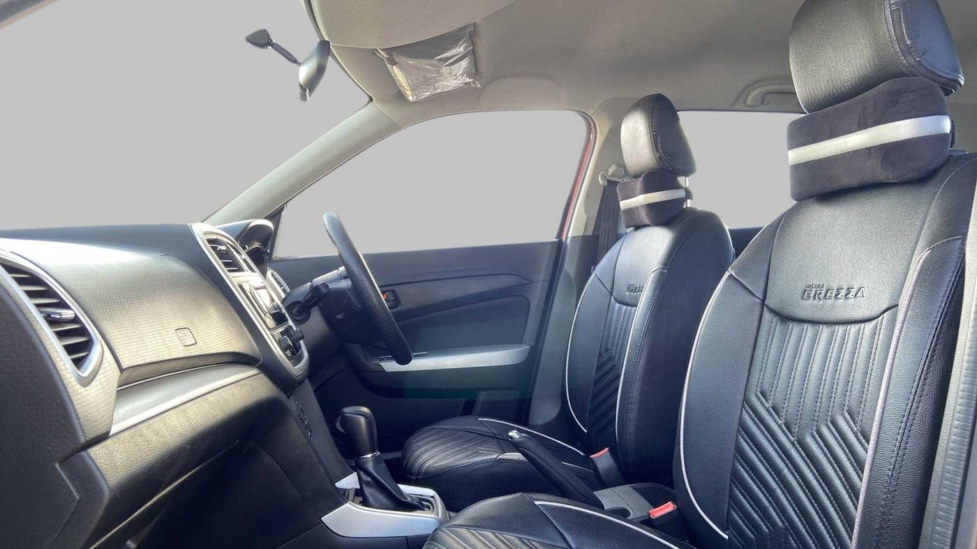 2020 Maruti Vitara Brezza VXI AT SHVS, Petrol, Automatic, 39,570 km, Right Side Front Door Cabin