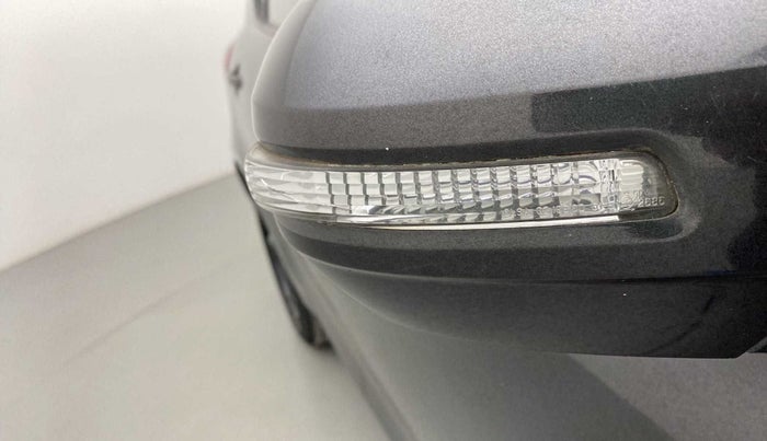 2014 Maruti Swift VXI, Petrol, Manual, 52,568 km, Right rear-view mirror - Indicator light has minor damage