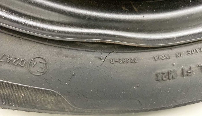 2014 Maruti Swift VXI, Petrol, Manual, 52,568 km, Left front tyre - Minor crack