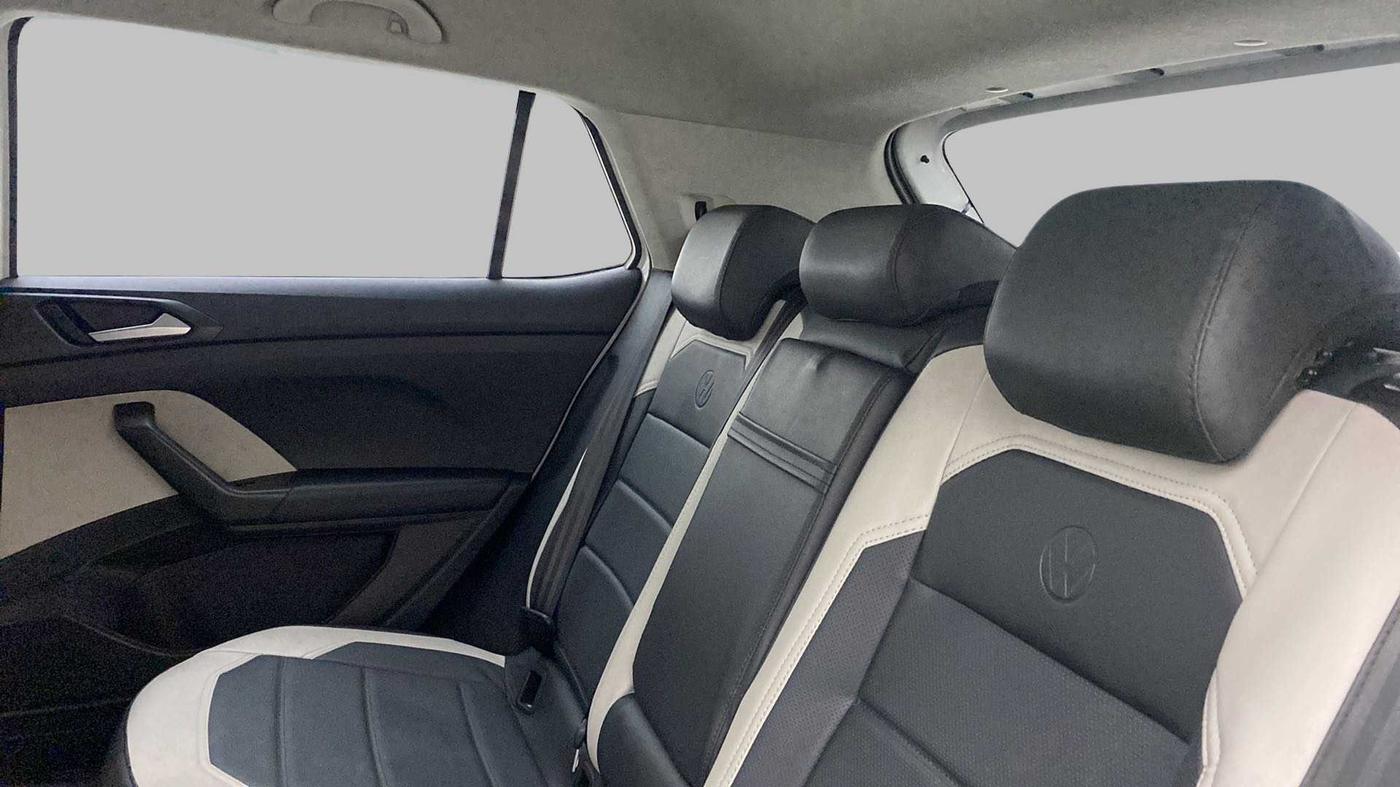 2022 Volkswagen TAIGUN GT 1.5 TSI MT, Petrol, Manual, 16,255 km, Right Side Rear Door Cabin
