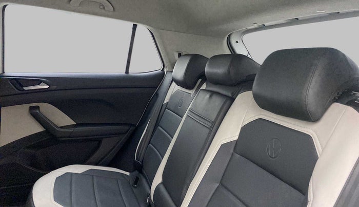 2022 Volkswagen TAIGUN GT 1.5 TSI MT, Petrol, Manual, 16,255 km, Right Side Rear Door Cabin