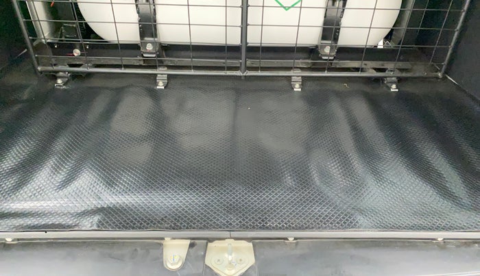 2022 Maruti Eeco 5 STR AC CNG (O), CNG, Manual, 9,082 km, Boot Inside