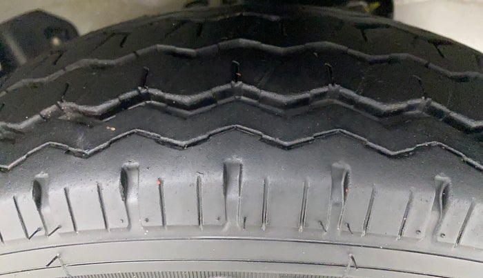 2022 Maruti Eeco 5 STR AC CNG (O), CNG, Manual, 9,082 km, Right Front Tyre Tread