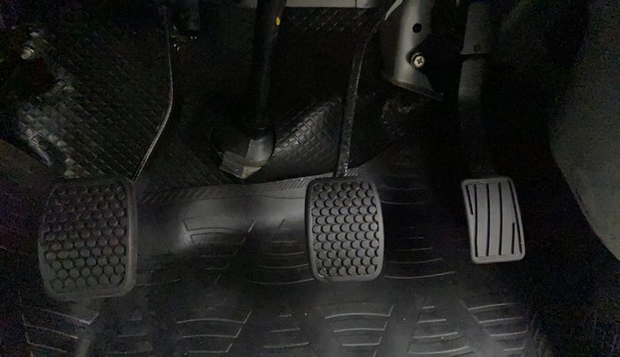 2022 Maruti Eeco 5 STR AC CNG (O), CNG, Manual, 9,082 km, Pedals