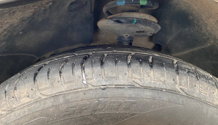 2019 Nissan Kicks XV 1.5, Petrol, Manual, 44,890 km, Left Front Tyre Tread
