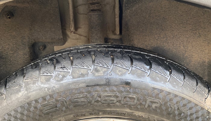 2019 Nissan Kicks XV 1.5, Petrol, Manual, 44,890 km, Right Rear Tyre Tread