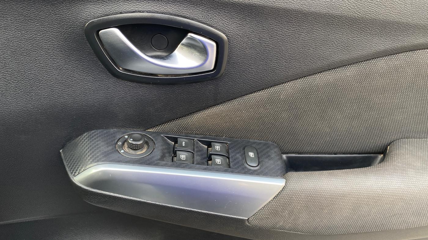 2019 Nissan Kicks XV 1.5, Petrol, Manual, 44,890 km, Driver Side Door Panels Control