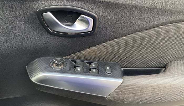 2019 Nissan Kicks XV 1.5, Petrol, Manual, 44,890 km, Driver Side Door Panels Control