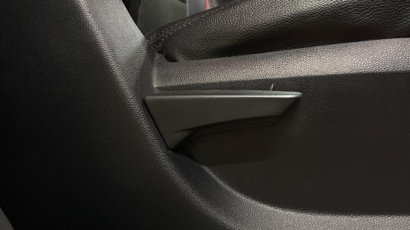 2020 Mahindra KUV 100 NXT K2+ P 6 STR, Petrol, Manual, 22,617 km, Driver Side Adjustment Panel