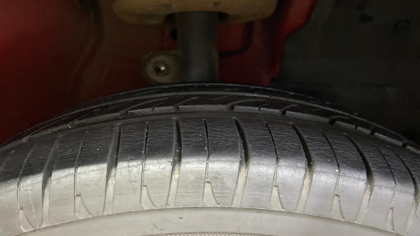 2020 Mahindra KUV 100 NXT K2+ P 6 STR, Petrol, Manual, 22,617 km, Right Front Tyre Tread