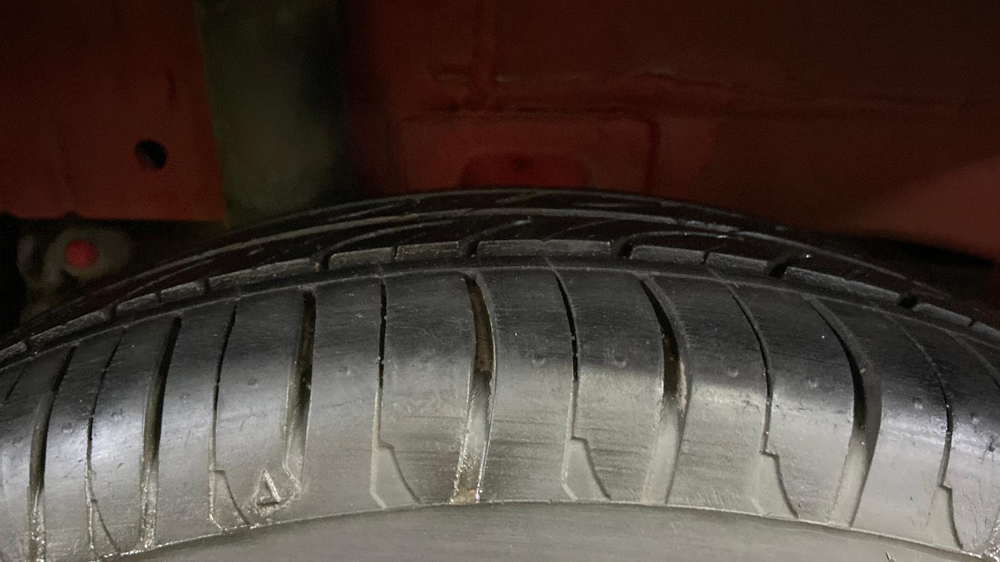 2020 Mahindra KUV 100 NXT K2+ P 6 STR, Petrol, Manual, 22,617 km, Right Rear Tyre Tread