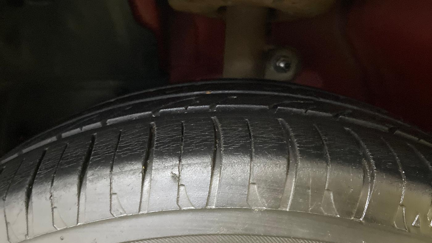 2020 Mahindra KUV 100 NXT K2+ P 6 STR, Petrol, Manual, 22,617 km, Left Front Tyre Tread