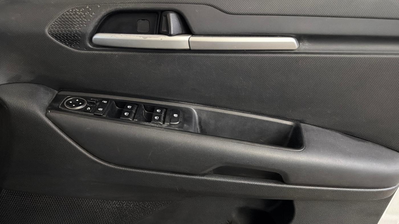 2023 KIA SONET HTK PLUS 1.0 IMT, Petrol, Manual, 64,326 km, Driver Side Door Panels Control