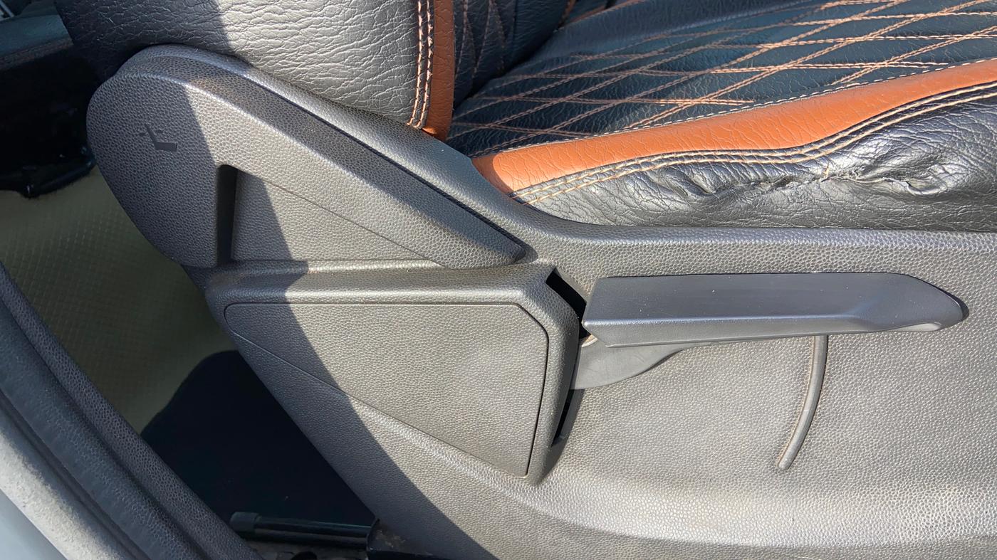 2015 Ford Ecosport TITANIUM 1.5L PETROL AT, Petrol, Automatic, 1,12,827 km, Driver Side Adjustment Panel
