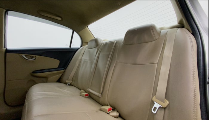2015 Honda Amaze 1.5L I-DTEC SX, Diesel, Manual, 1,02,109 km, Right Side Rear Door Cabin