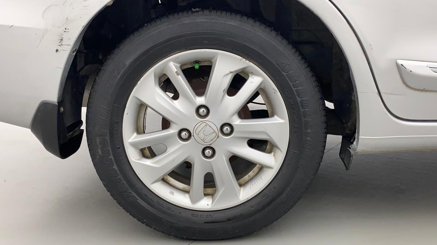 2015 Honda Amaze 1.5L I-DTEC SX, Diesel, Manual, 1,02,109 km, Right Rear Wheel