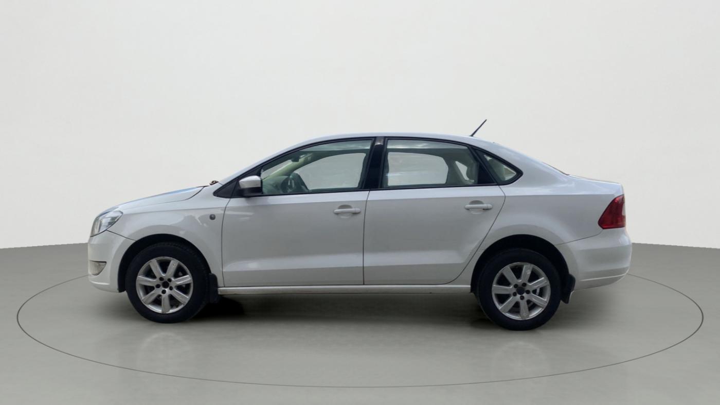 2014 Skoda Rapid AMBITION 1.6 MPI MT PLUS, Petrol, Manual, 73,327 km, Left Side