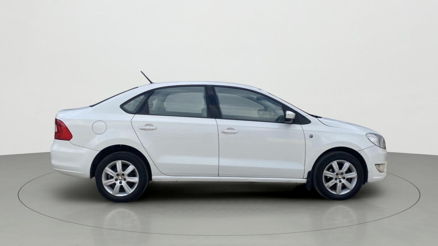 2014 Skoda Rapid AMBITION 1.6 MPI MT PLUS, Petrol, Manual, 73,327 km, Right Side View