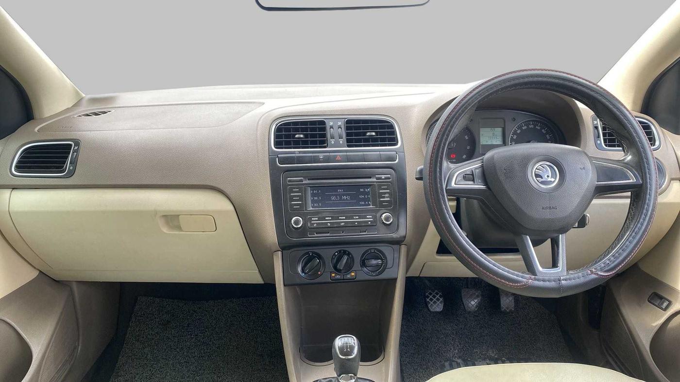 2014 Skoda Rapid AMBITION 1.6 MPI MT PLUS, Petrol, Manual, 73,327 km, Dashboard