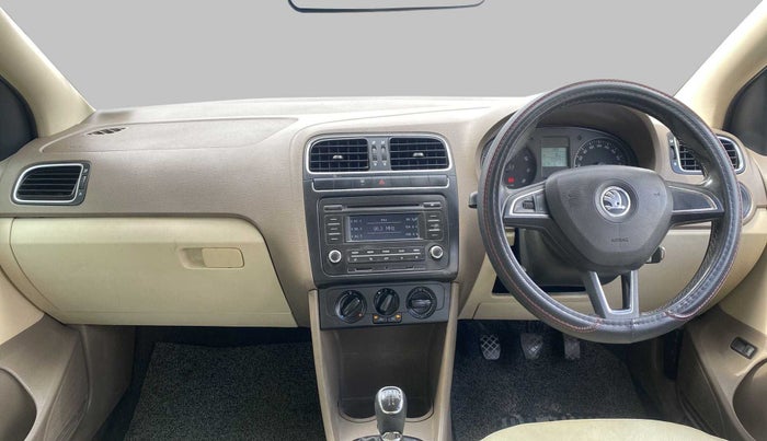 2014 Skoda Rapid AMBITION 1.6 MPI MT PLUS, Petrol, Manual, 73,327 km, Dashboard