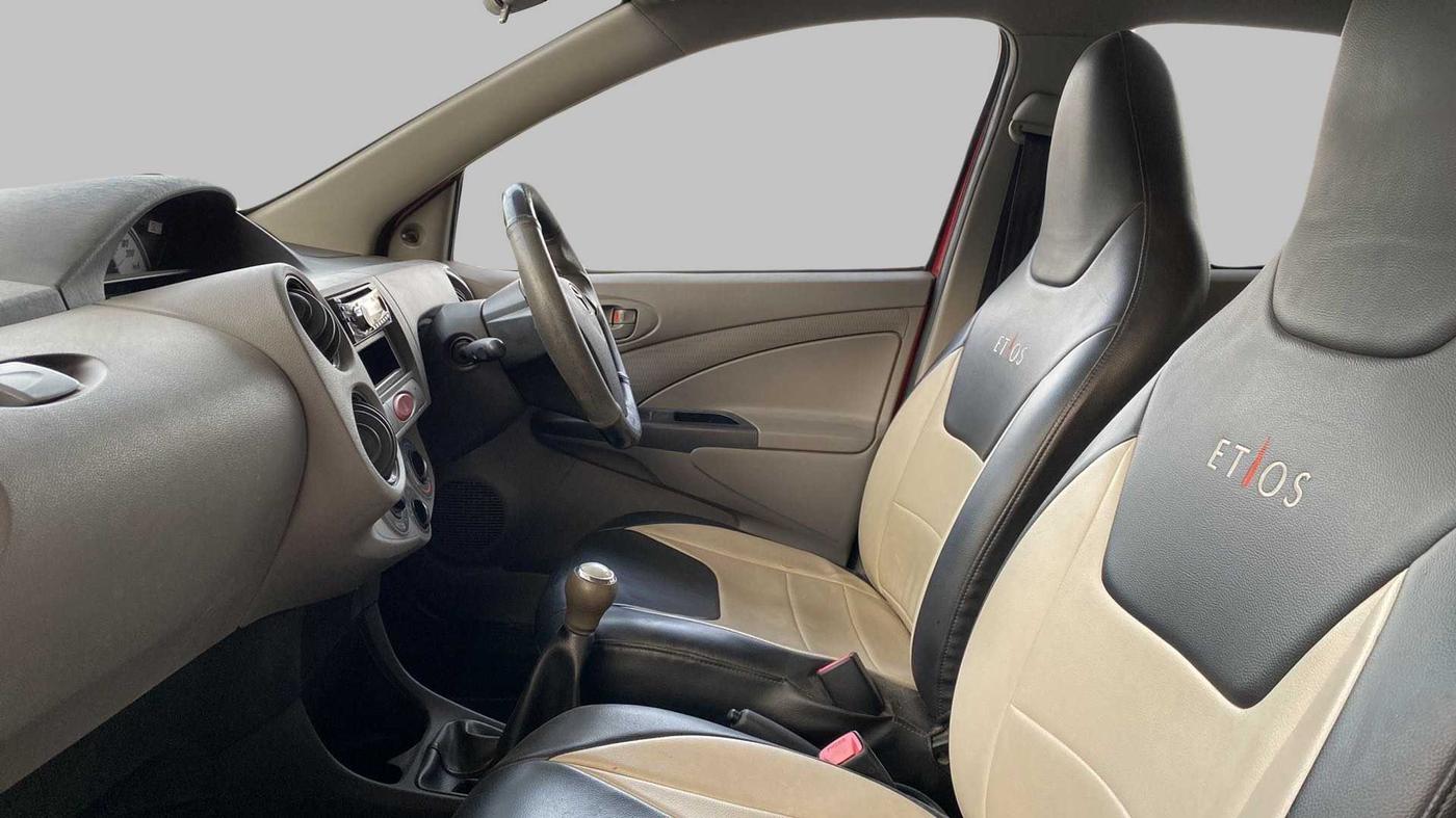 2011 Toyota Etios Liva G, Petrol, Manual, 86,323 km, Right Side Front Door Cabin