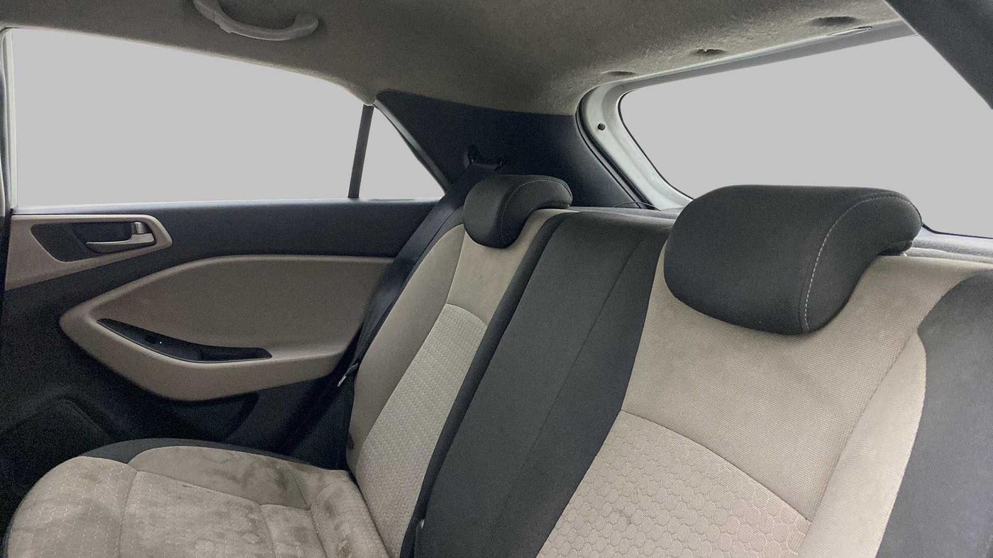 2017 Hyundai Elite i20 ASTA 1.2 (O), Petrol, Manual, 93,975 km, Right Side Rear Door Cabin
