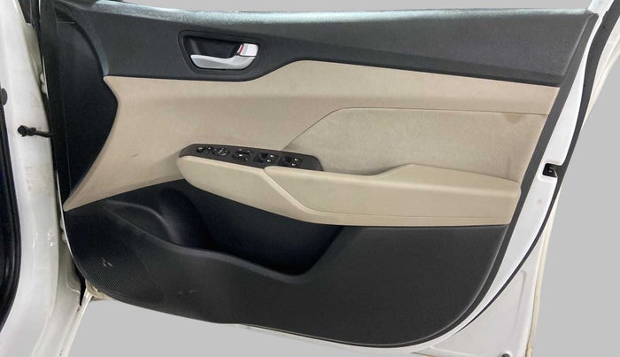 2018 Hyundai Verna 1.6 VTVT SX + AT, Petrol, Automatic, 63,498 km, Driver Side Door Panels Control