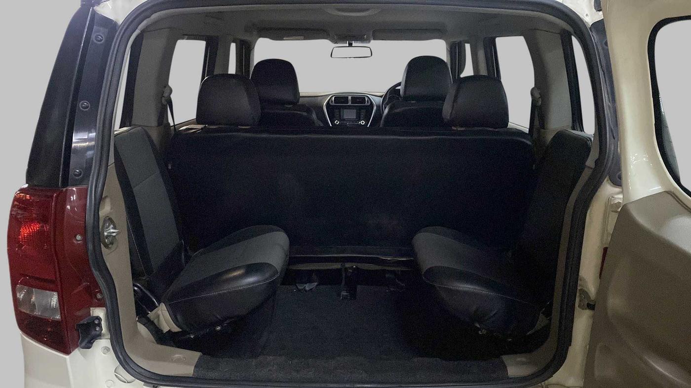 2016 Mahindra TUV300 T8, Diesel, Manual, 80,976 km, Boot Inside