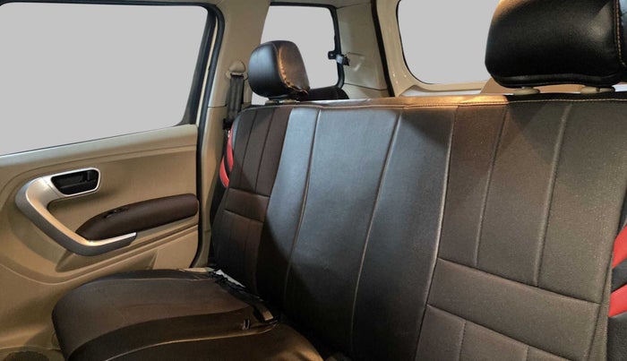 2016 Mahindra TUV300 T8, Diesel, Manual, 80,976 km, Right Side Rear Door Cabin