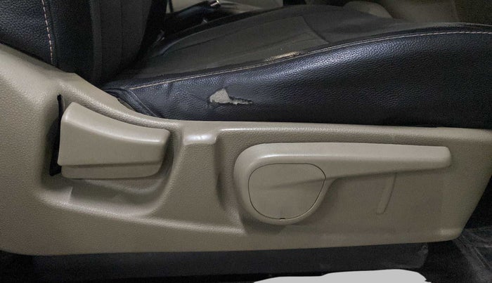 2016 Mahindra TUV300 T8, Diesel, Manual, 80,976 km, Driver Side Adjustment Panel