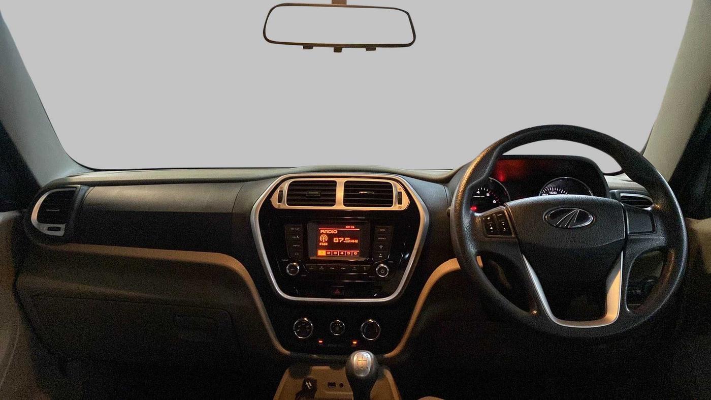 2016 Mahindra TUV300 T8, Diesel, Manual, 80,976 km, Dashboard