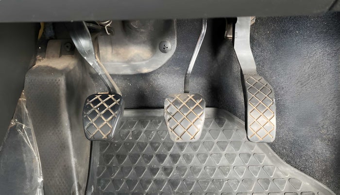 2018 Volkswagen Ameo TRENDLINE 1.0L, Petrol, Manual, 55,580 km, Pedals