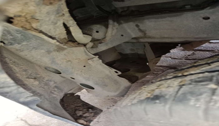 2015 Honda Amaze 1.2L I-VTEC S, Petrol, Manual, 1,05,269 km, Left fender - Lining loose