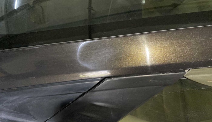 2015 Honda Amaze 1.2L I-VTEC S, Petrol, Manual, 1,05,269 km, Left A pillar - Slightly dented