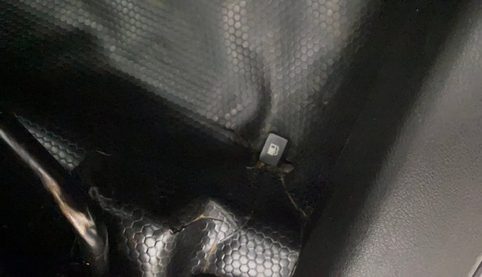 2016 Maruti Baleno DELTA PETROL 1.2, Petrol, Manual, 81,551 km, Flooring - Carpet is minor damage