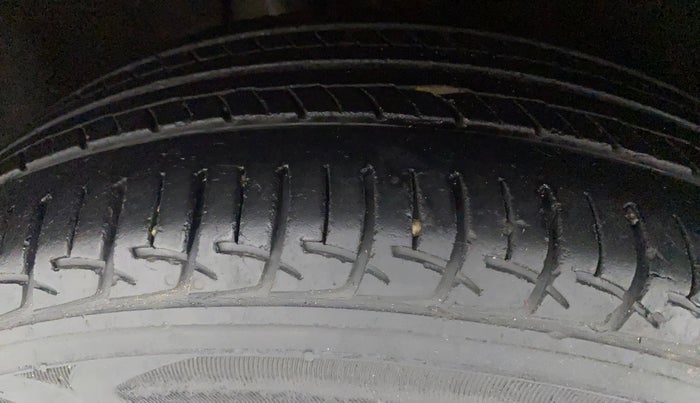 2016 Maruti Baleno DELTA PETROL 1.2, Petrol, Manual, 81,551 km, Right Rear Tyre Tread